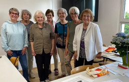 Gruppenbild mit den 6 Englisch-Kursteilnehmerinnen